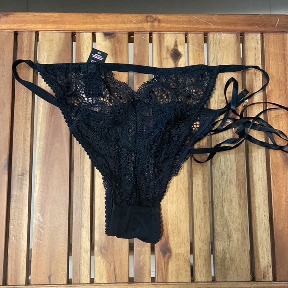VS Victoria’s Secret Black String Bikini with wrap around ribbon and tassels NWT - Picture 4 of 4